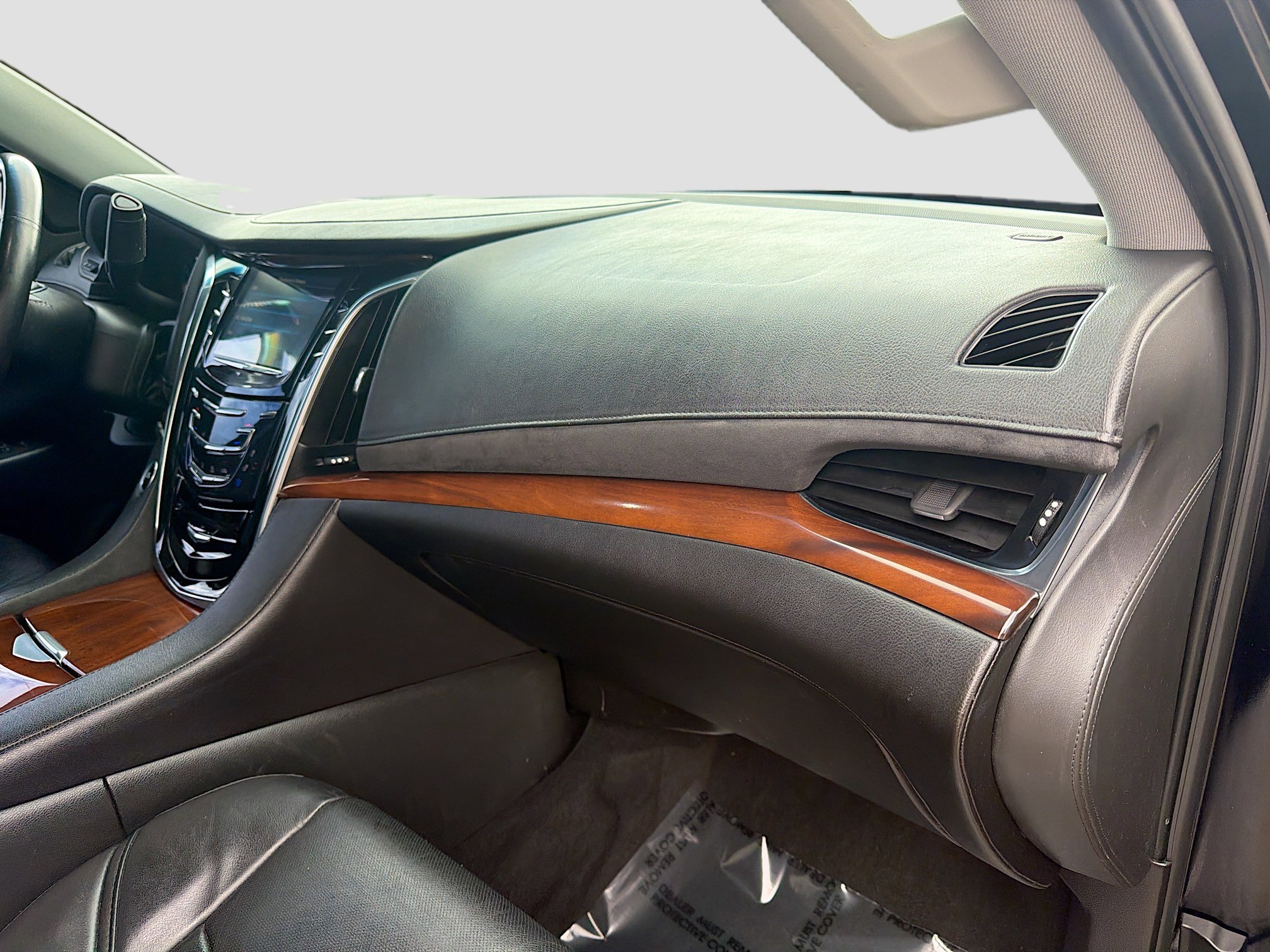 Used 2018 Cadillac Escalade Premium Luxury image 31