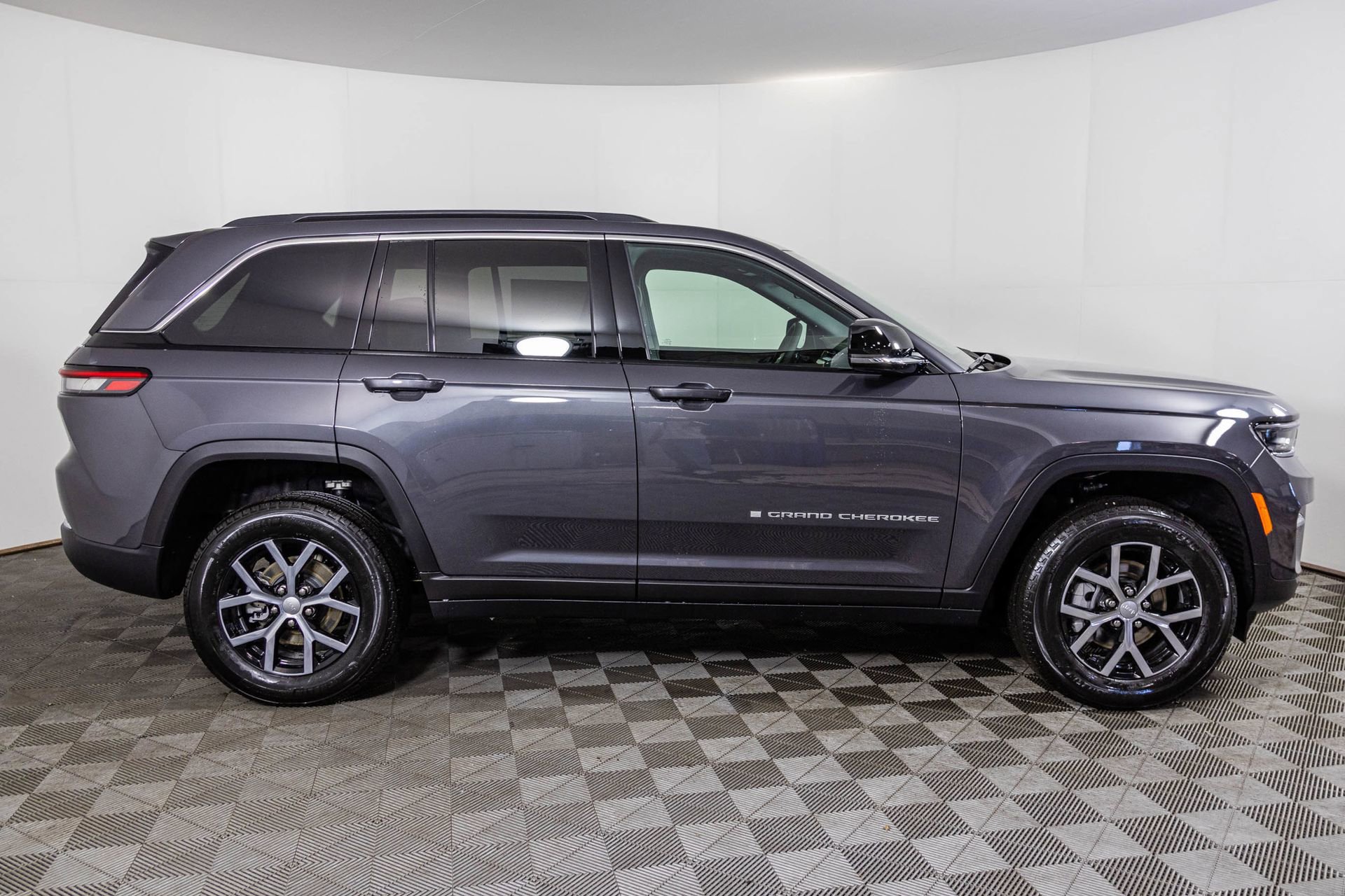 New 2025 Jeep Grand Cherokee Limited image 7