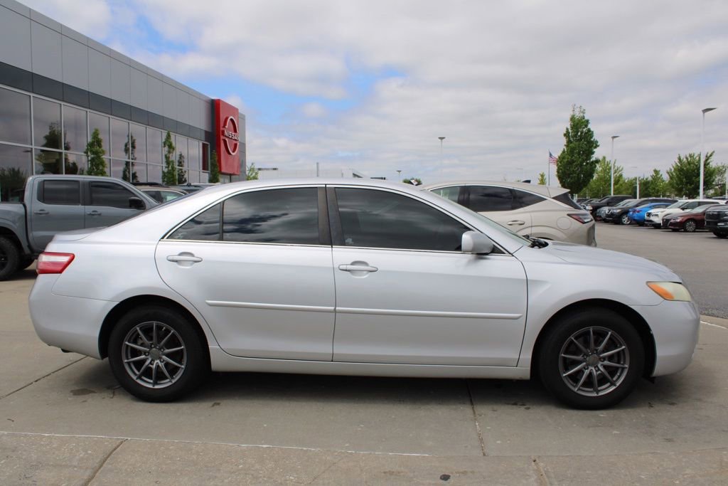 Used 2009 Toyota Camry LE FWD image 6