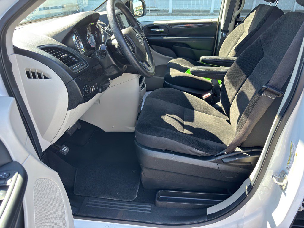 Used 2018 Dodge Grand Caravan SE image 10