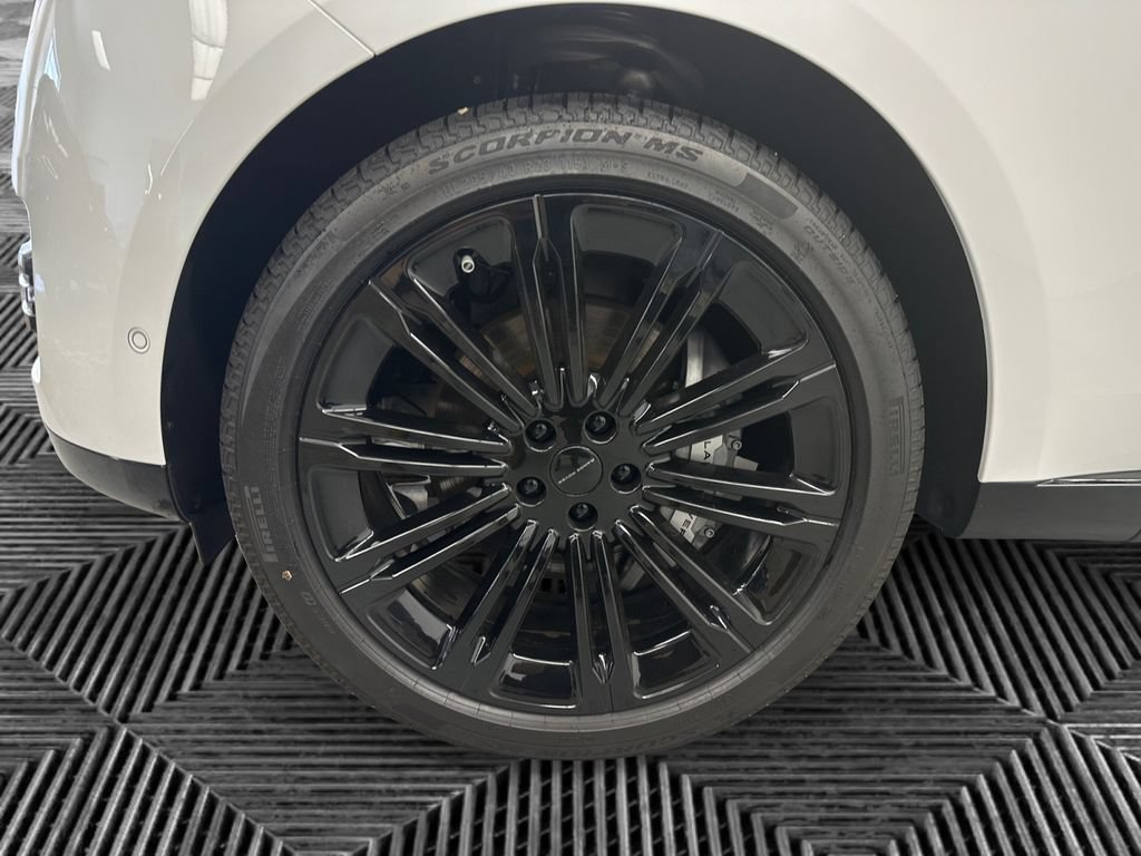 New 2026 Land Rover Range Rover SE AWD/4WD image 14