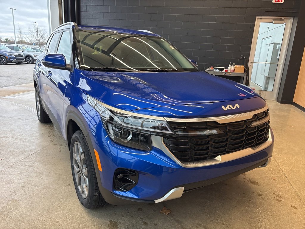 Certified 2024 Kia Seltos S image 2