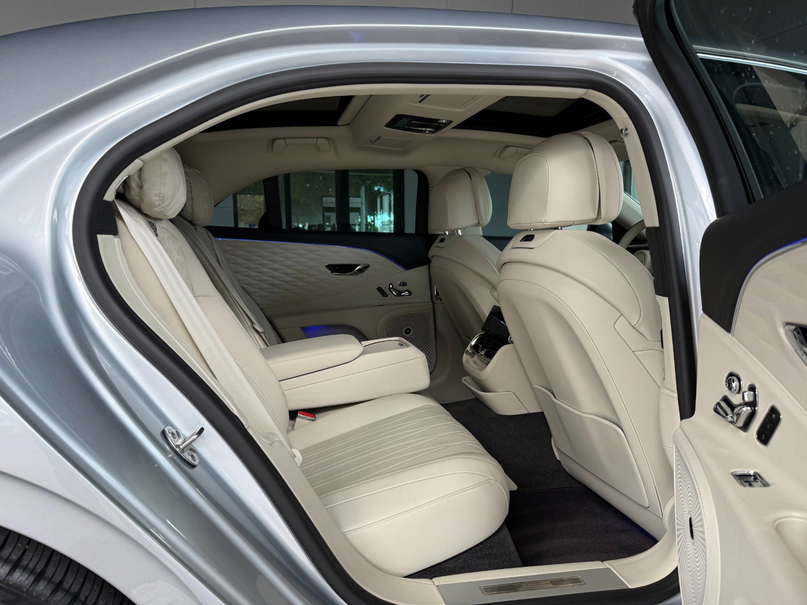 Used 2022 Bentley Flying Spur W12 image 30