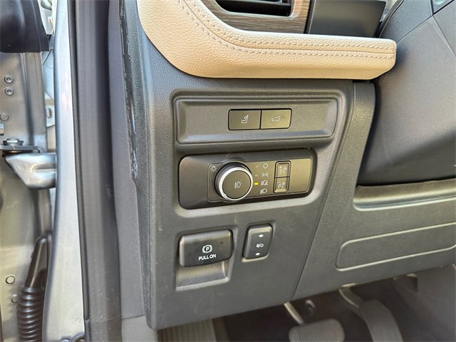 Used 2023 Ford Expedition Limited image 22