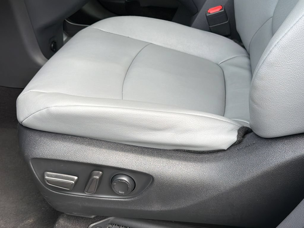 Used 2023 Toyota Sienna XLE AWD/4WD image 20