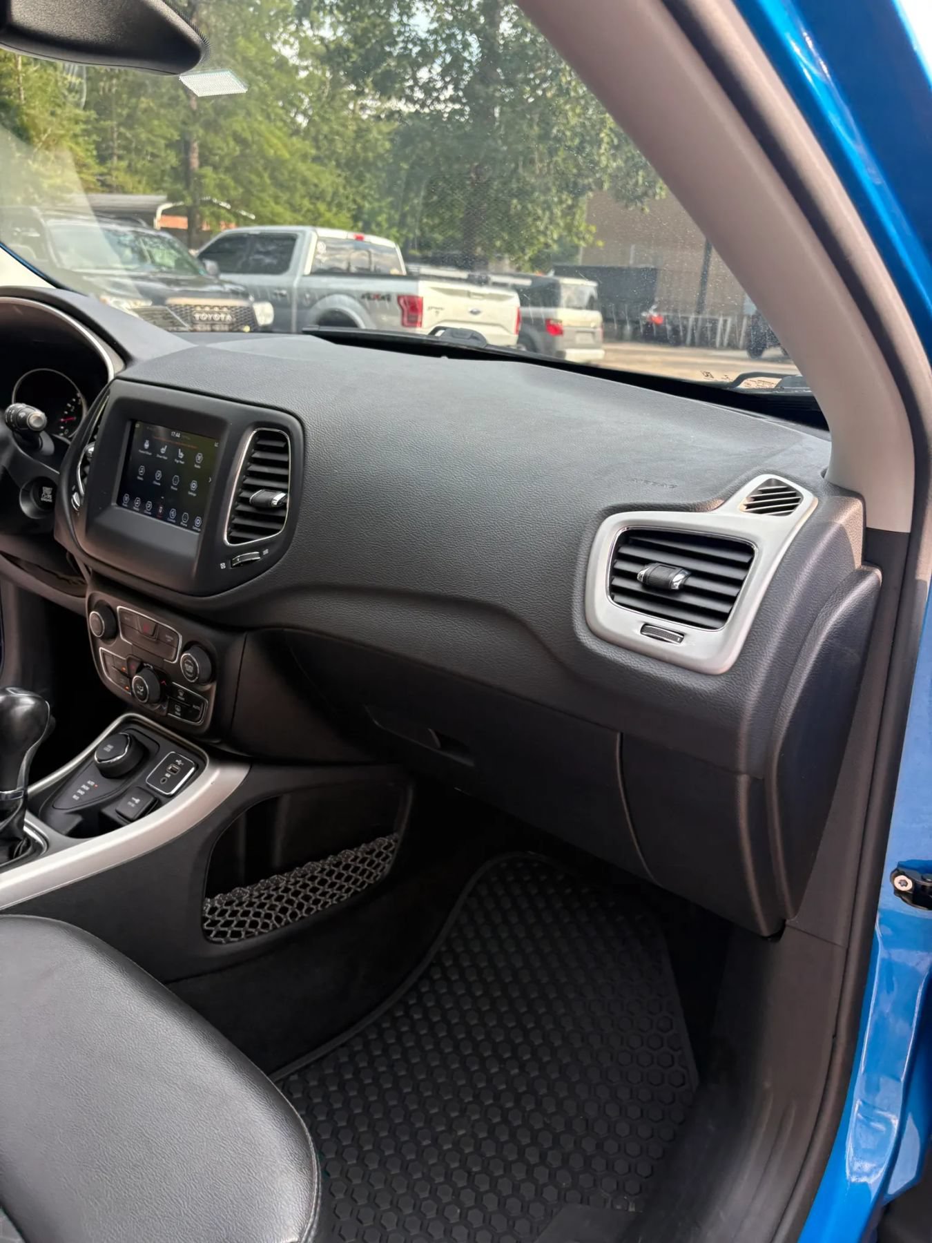 Used 2021 Jeep Compass Latitude w/ Sun and Sound Group AWD/4WD image 26