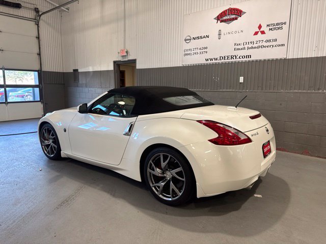Used 2016 Nissan 370Z Touring Sport RWD image 8