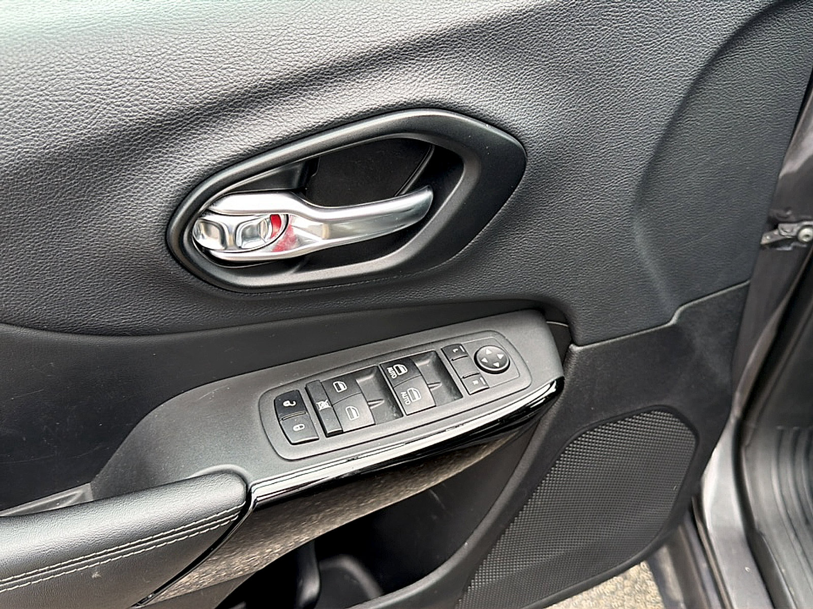 Used 2023 Jeep Cherokee Altitude Lux AWD/4WD image 17