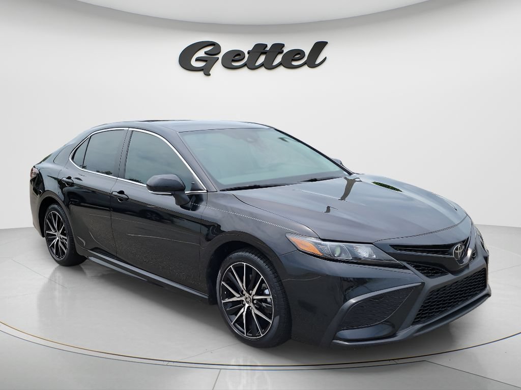 Used 2024 Toyota Camry SE w/ Convenience Package FWD image 3
