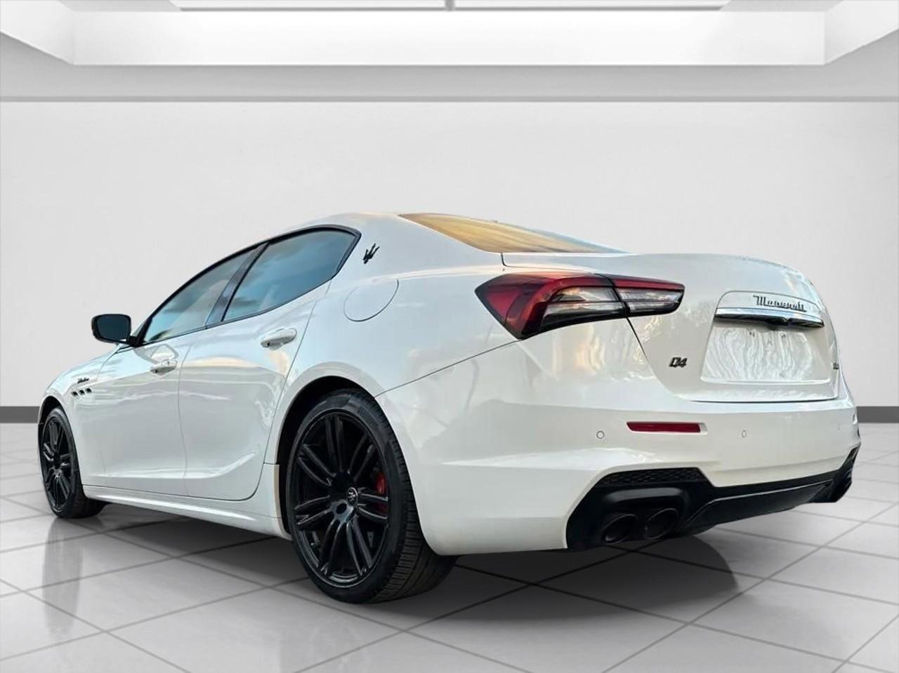 Used 2022 Maserati Ghibli Modena Q4 AWD/4WD image 3