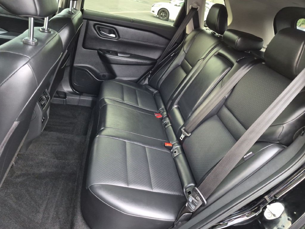 Used 2024 Nissan Rogue SV w/ SV Premium Package FWD image 24