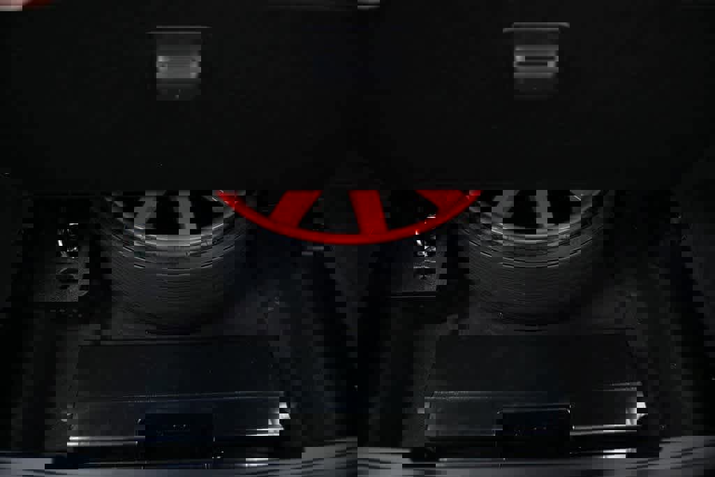 Certified 2025 Porsche Macan image 17