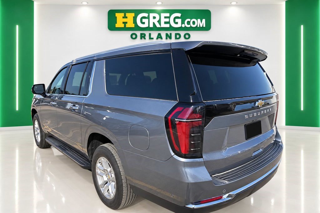 Used 2025 Chevrolet Suburban LT RWD image 2