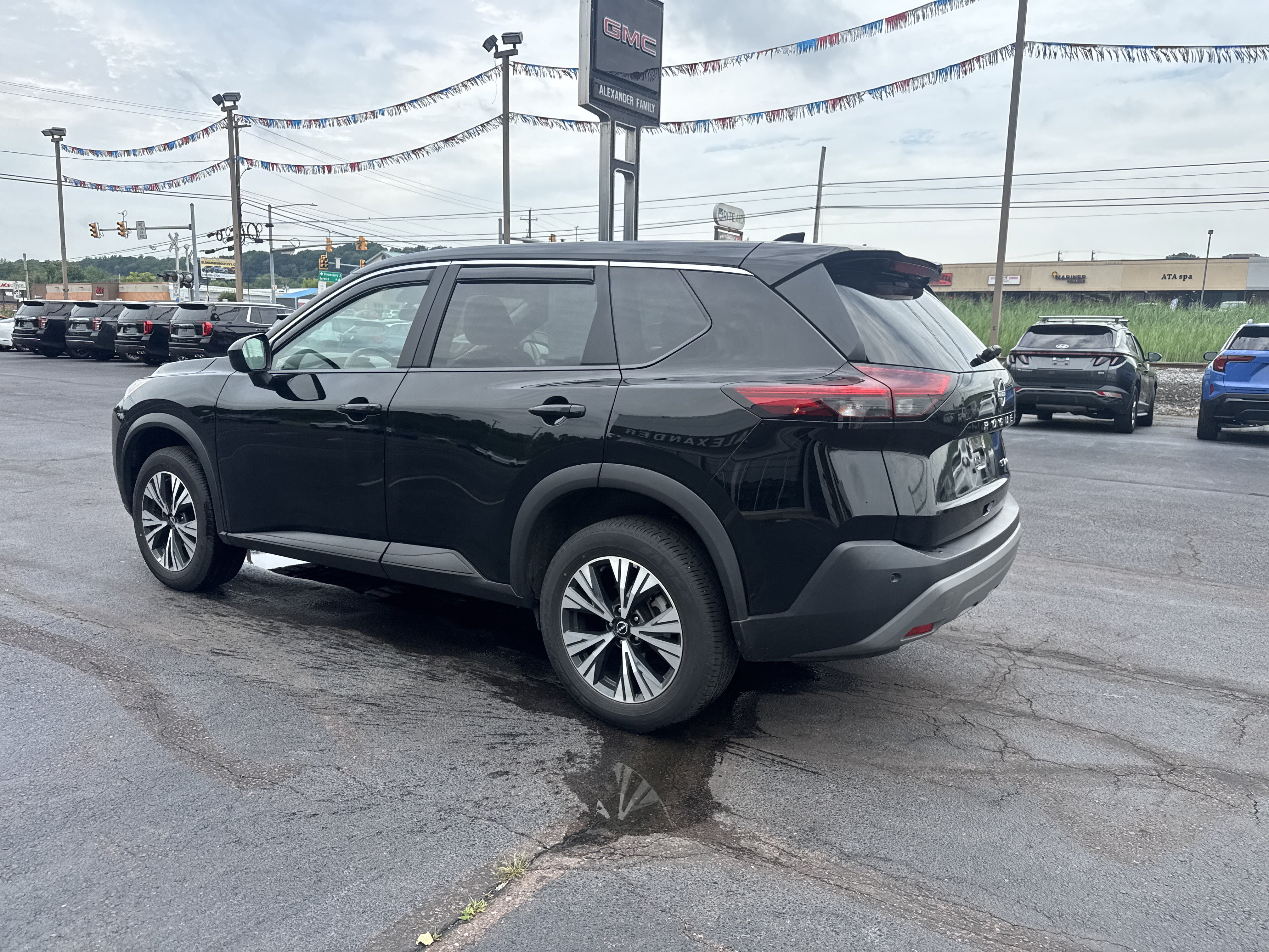 Used 2023 Nissan Rogue SV AWD/4WD image 6