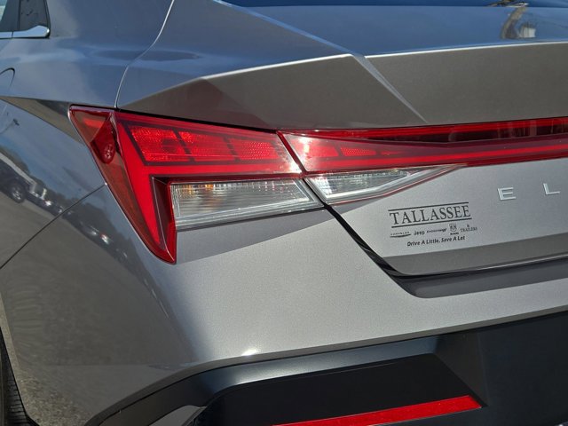 Used 2025 Hyundai Elantra Limited FWD image 9