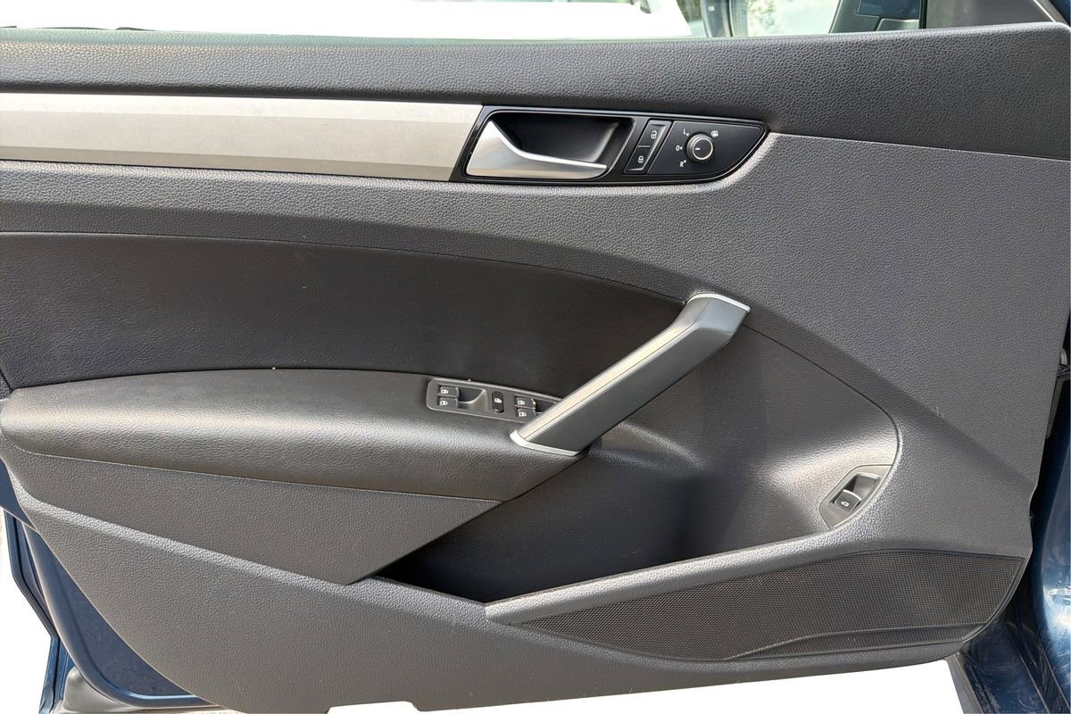 Used 2022 Volkswagen Passat 2.0T SE FWD image 20