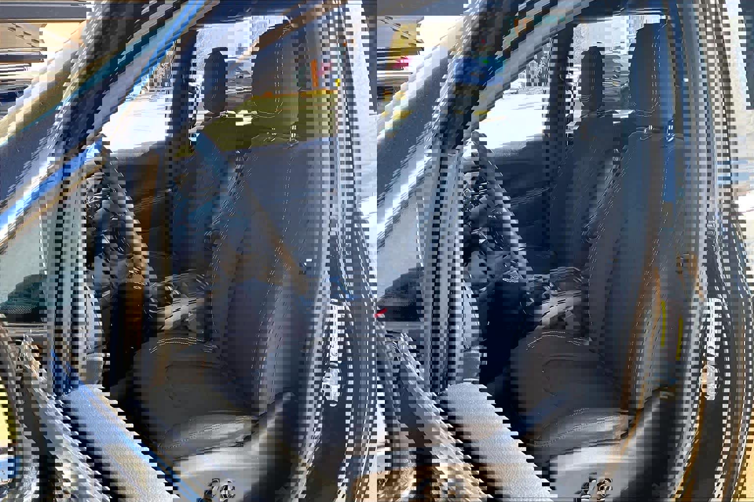 Used 2023 Chrysler Pacifica Touring image 9