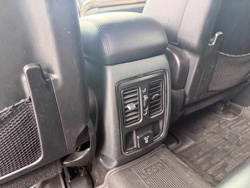 Used 2018 Jeep Grand Cherokee Altitude AWD/4WD image 7