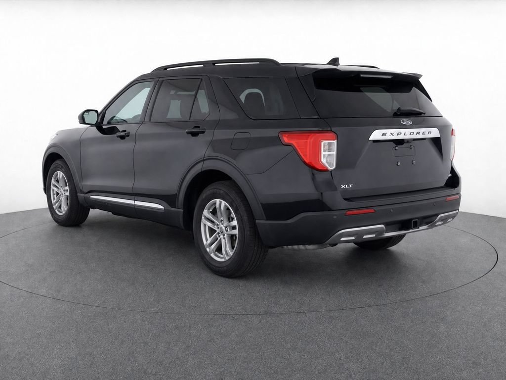 Used 2023 Ford Explorer XLT w/ Equipment Group 202A AWD/4WD image 18