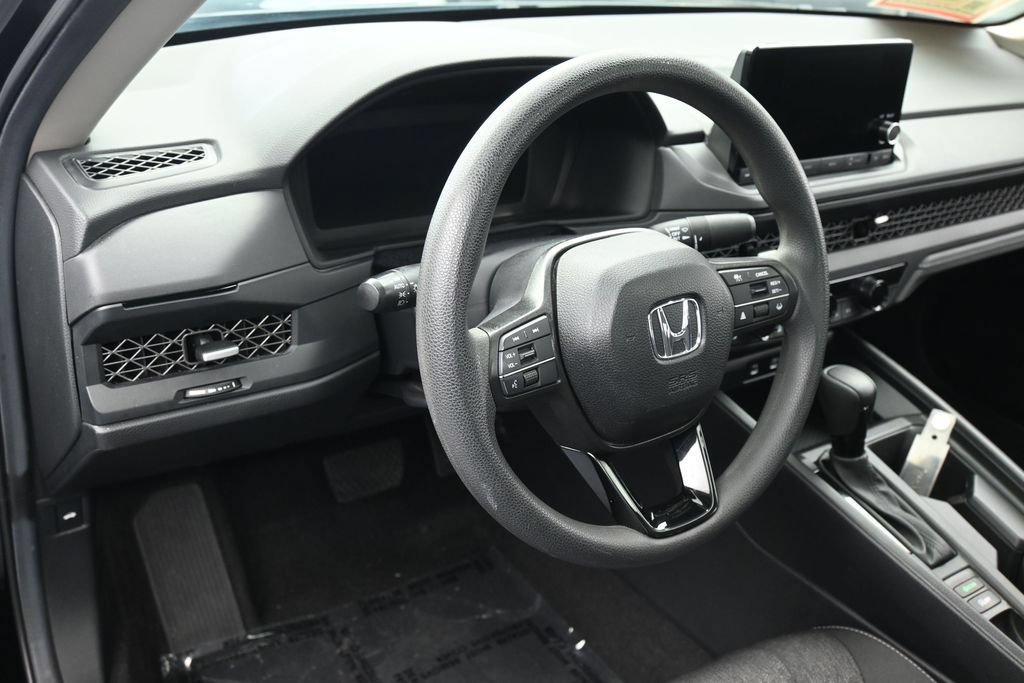Used 2025 Honda Accord SE image 15