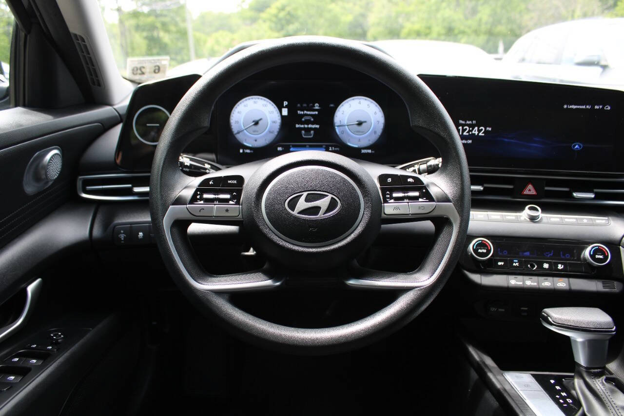 Used 2024 Hyundai Elantra SEL FWD image 38
