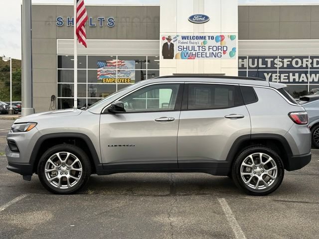 Used 2022 Jeep Compass Latitude AWD/4WD image 2