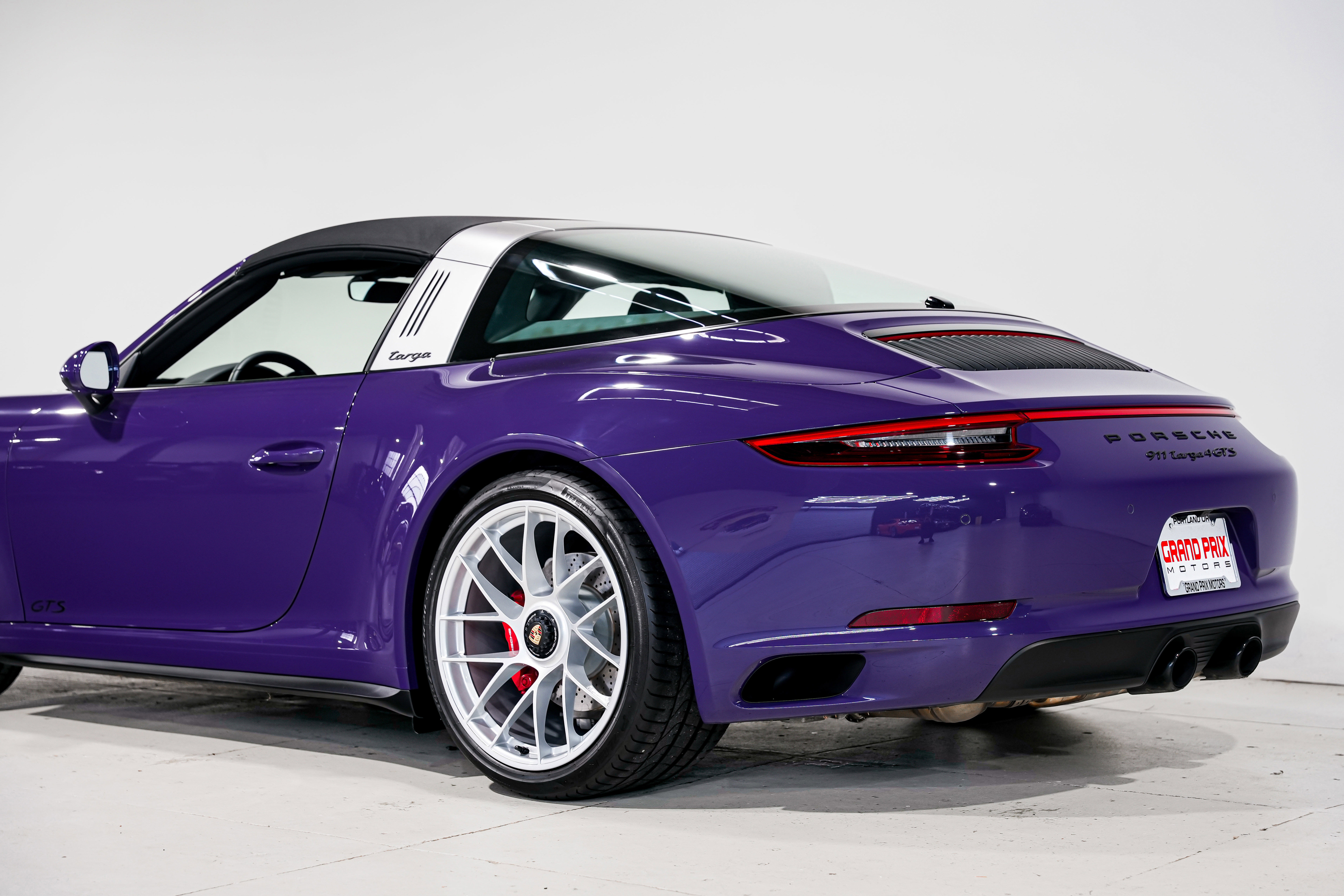 Used 2018 Porsche 911 Targa 4 GTS image 34