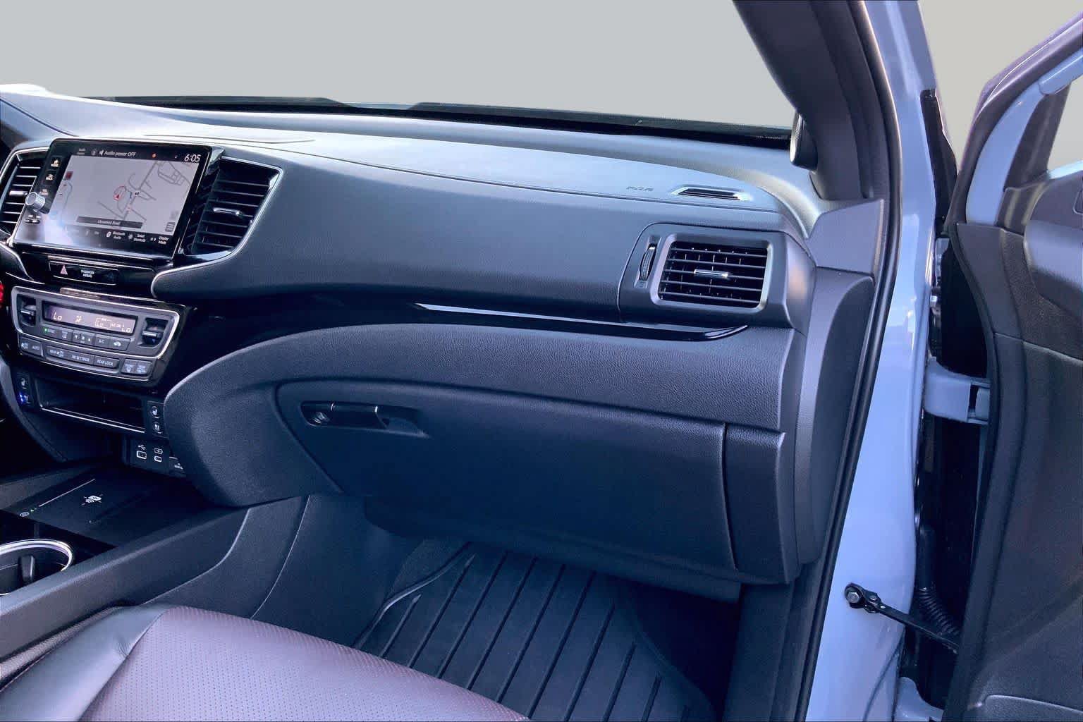 Certified 2025 Honda Ridgeline Black Edition image 19