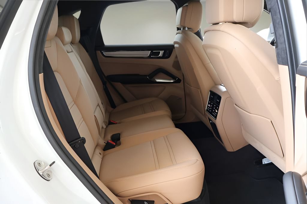 Used 2023 Porsche Cayenne Turbo AWD/4WD image 19