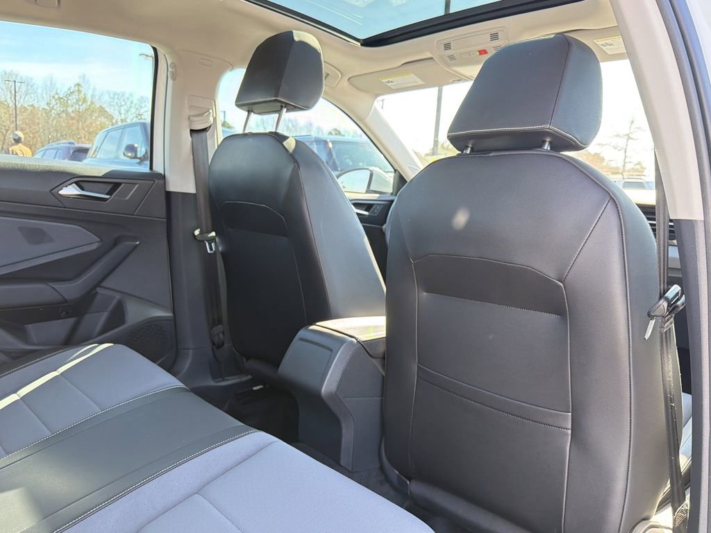 Used 2025 Volkswagen Jetta SE image 17