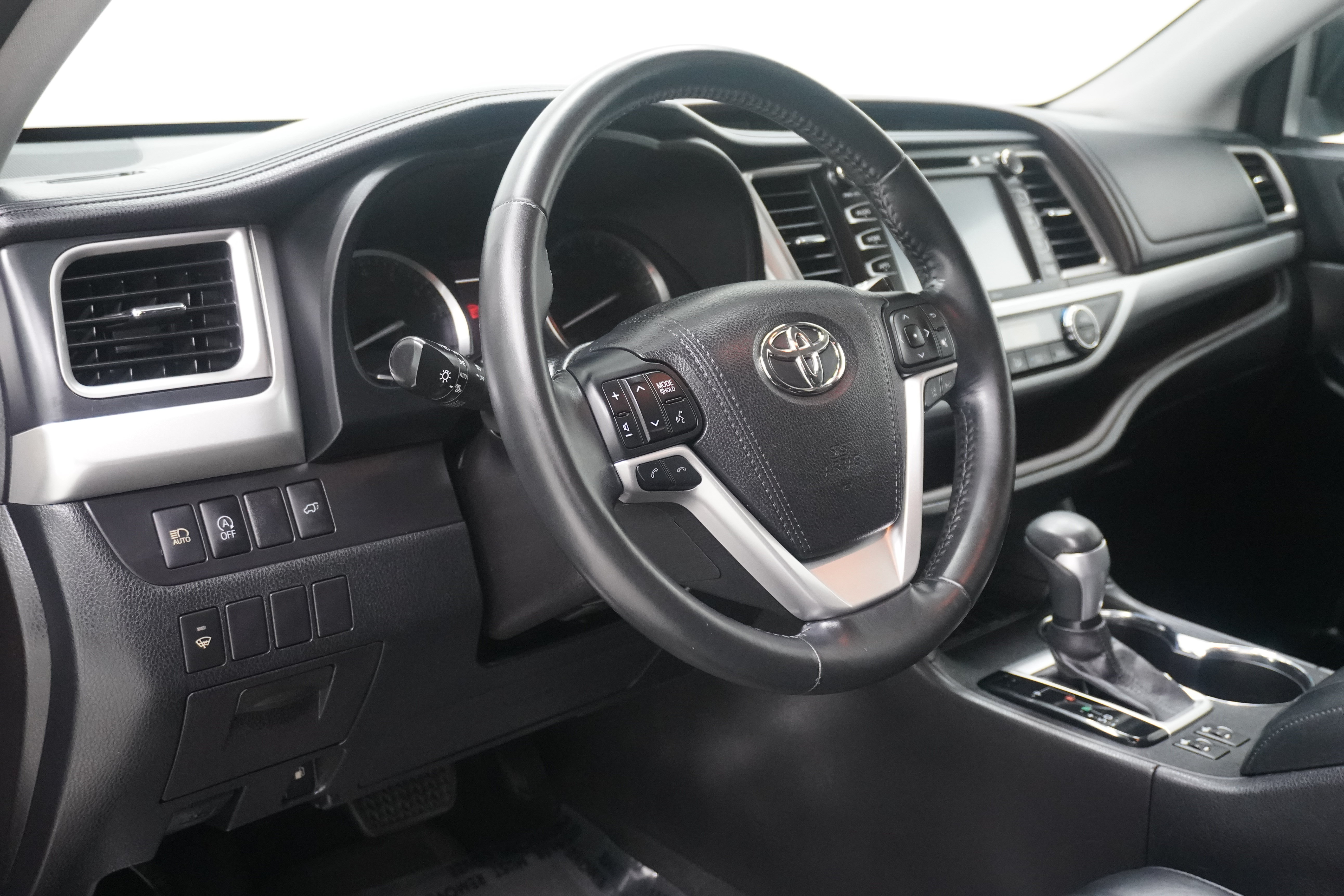 Used 2017 Toyota Highlander XLE FWD image 10
