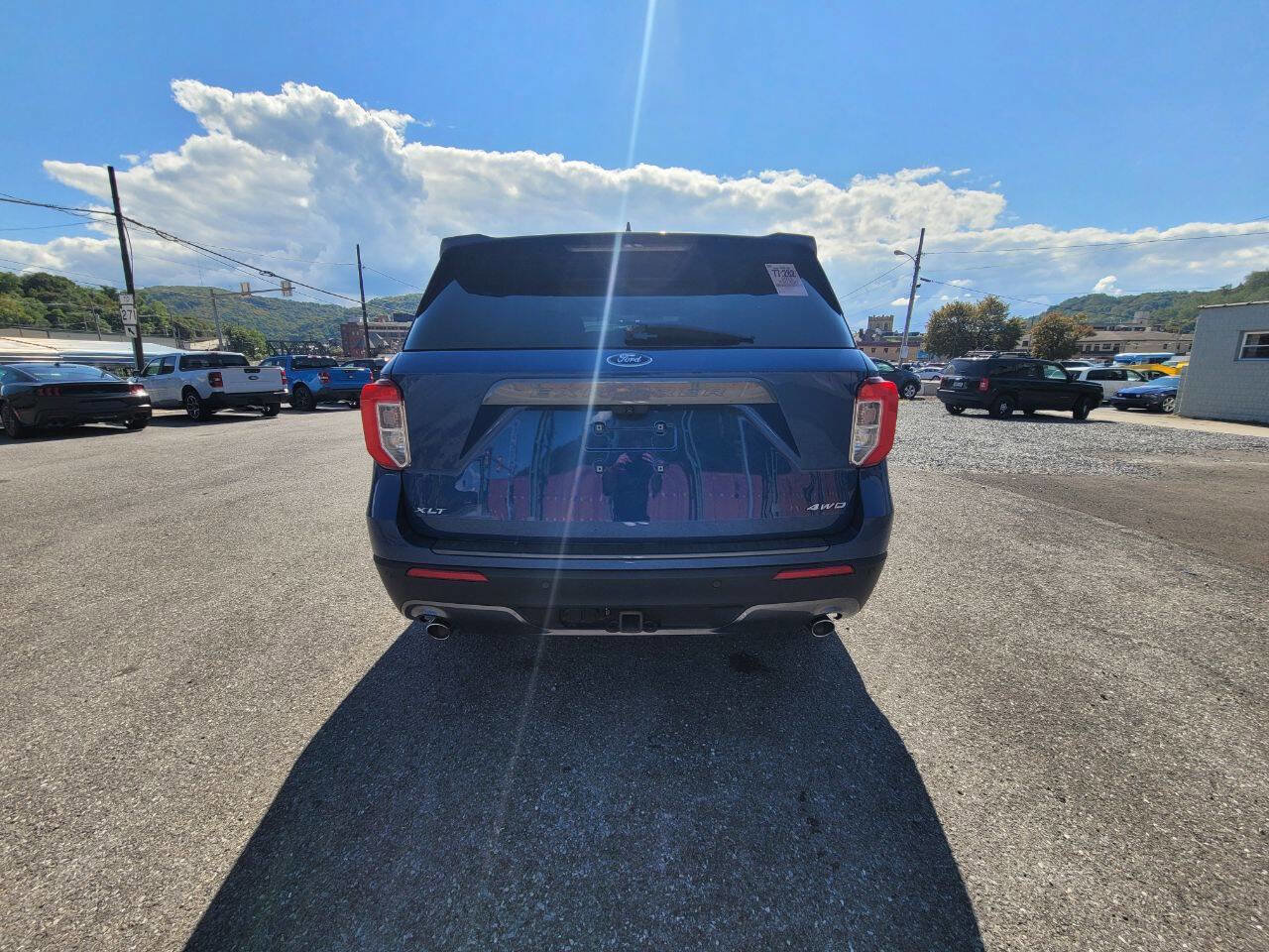 Used 2022 Ford Explorer XLT w/ Equipment Group 202A image 7