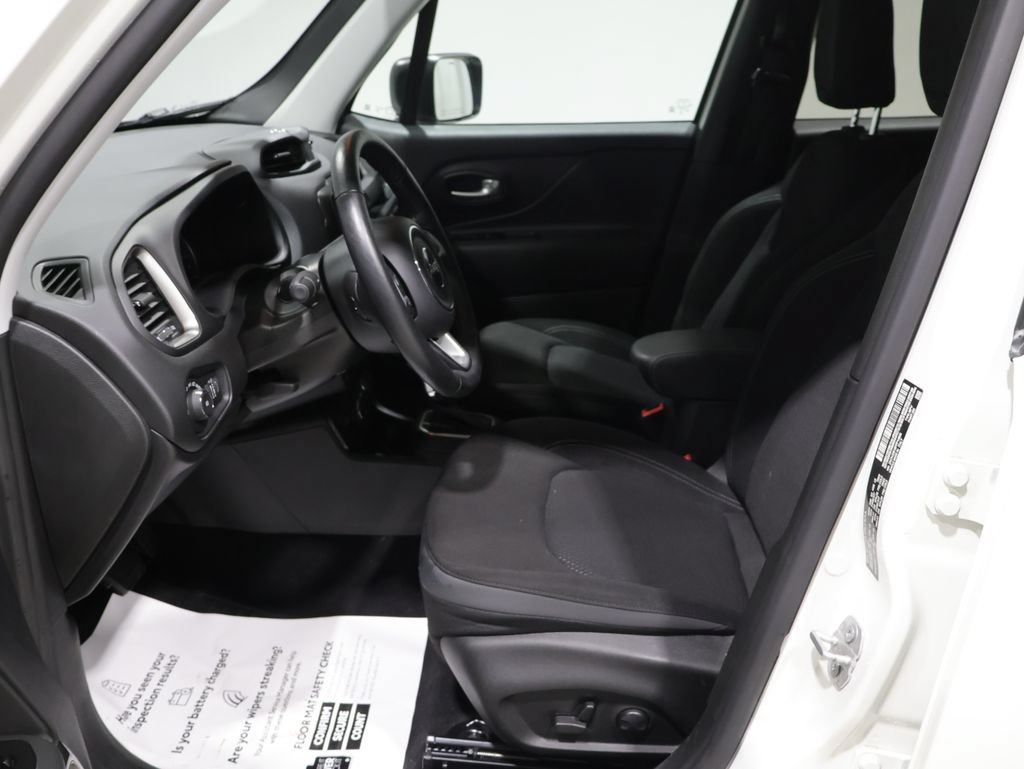 Certified 2023 Jeep Renegade Latitude w/ Premium Group AWD/4WD image 12