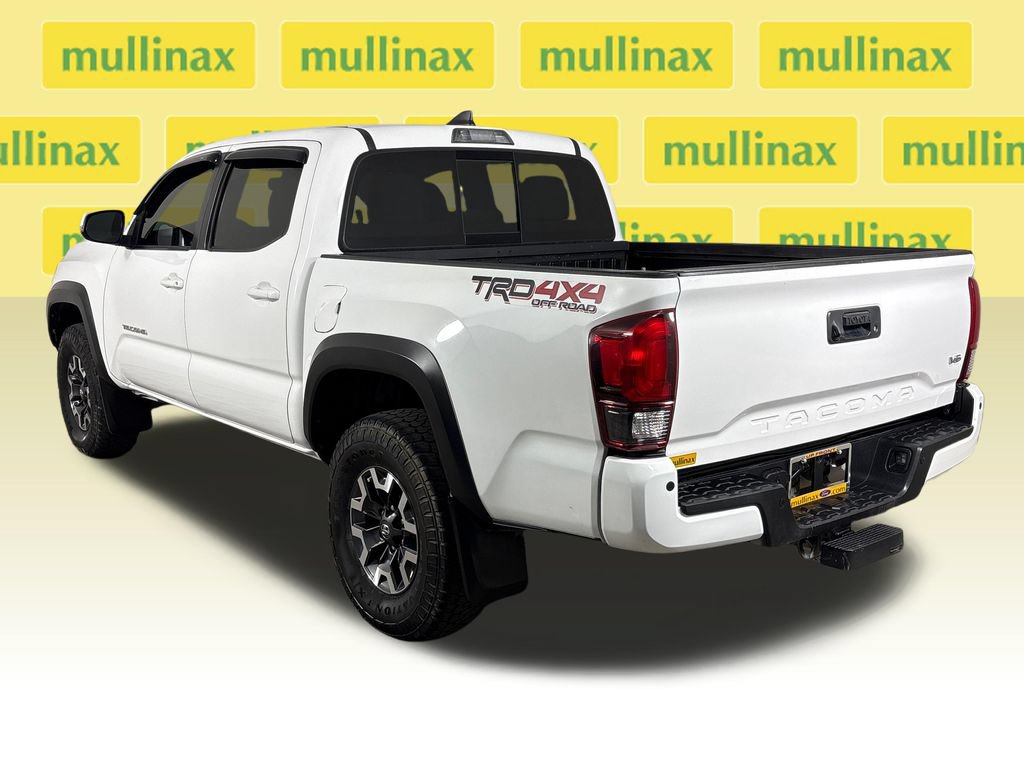 Used 2018 Toyota Tacoma TRD Off-Road w/ Technology Package AWD/4WD image 9