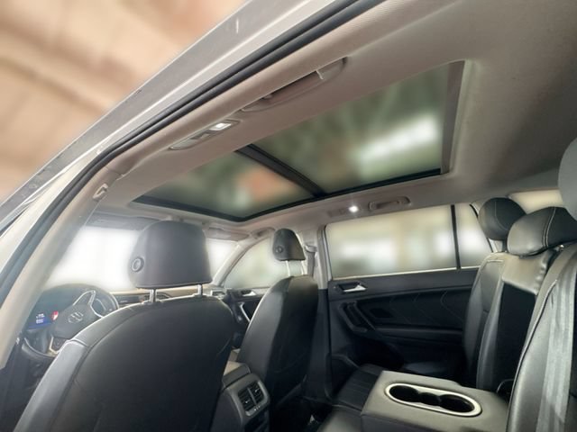 Certified 2023 Volkswagen Tiguan SE w/ Panoramic Sunroof Package FWD image 17