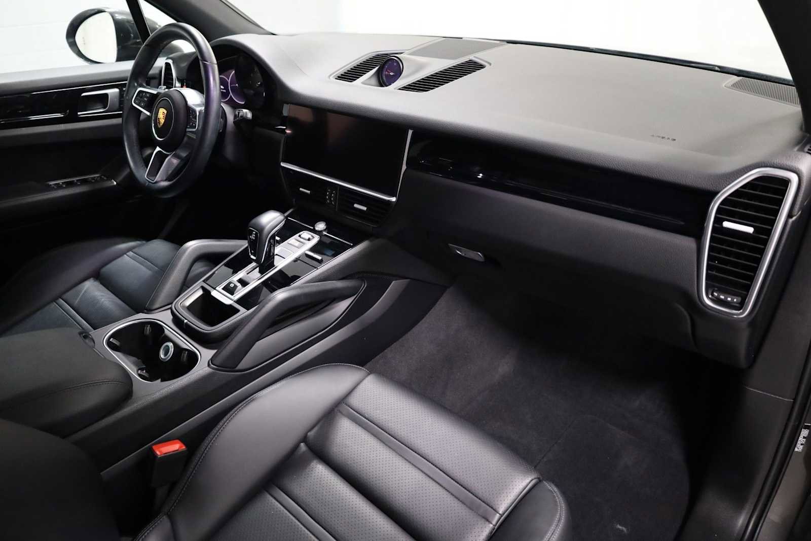 Used 2022 Porsche Cayenne image 6