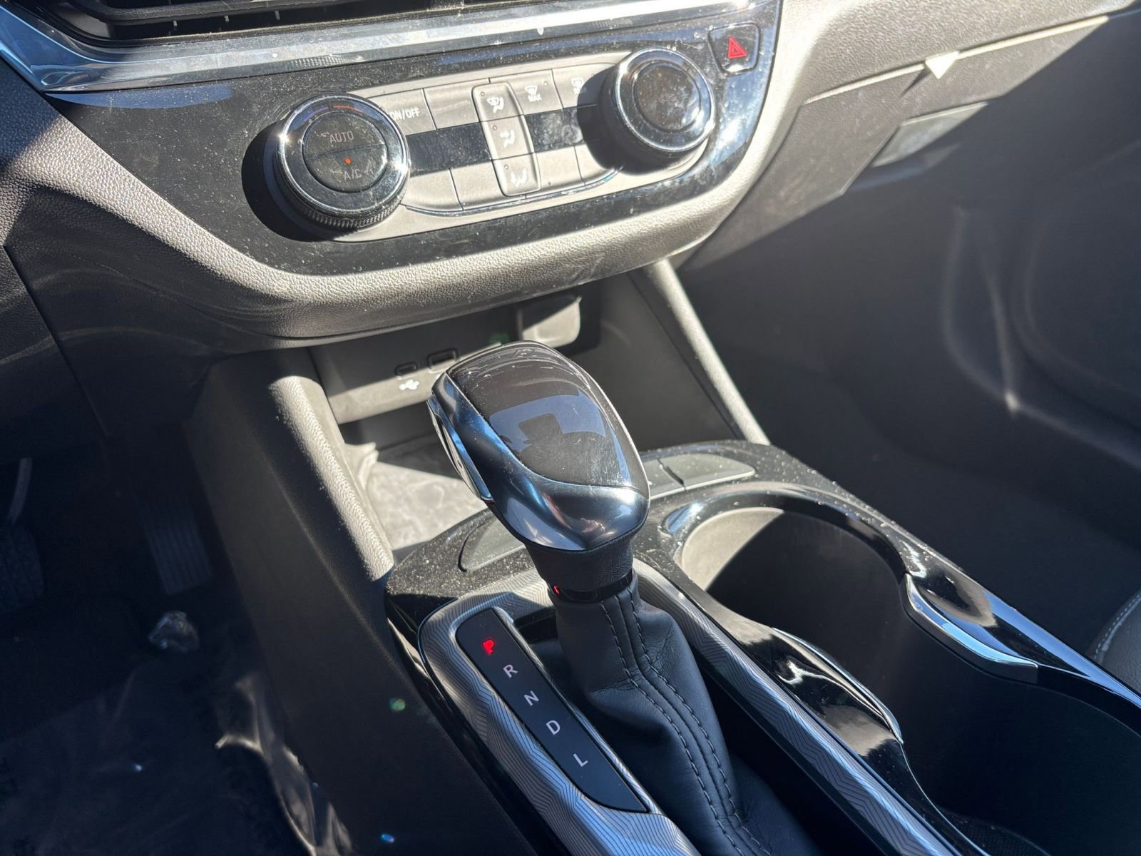 Used 2025 Buick Envista Sport Touring image 41