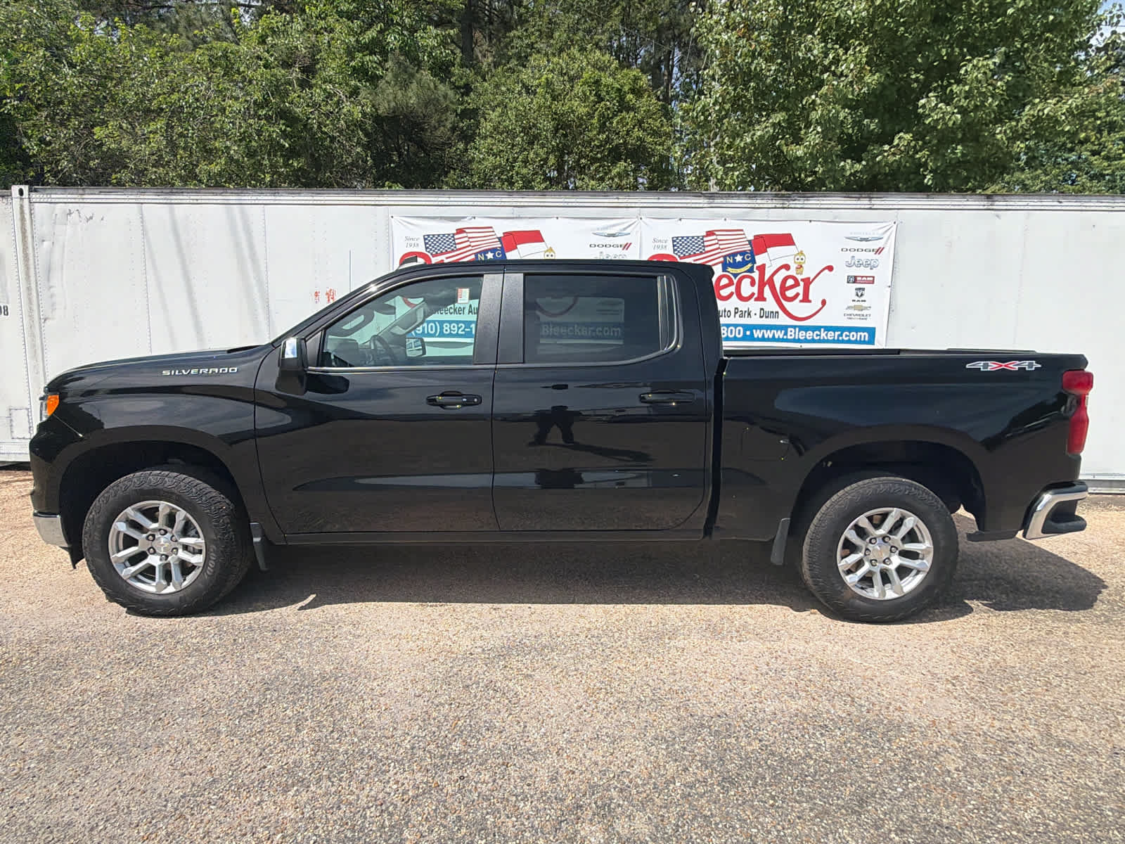 Used 2024 Chevrolet Silverado 1500 LT AWD/4WD image 7
