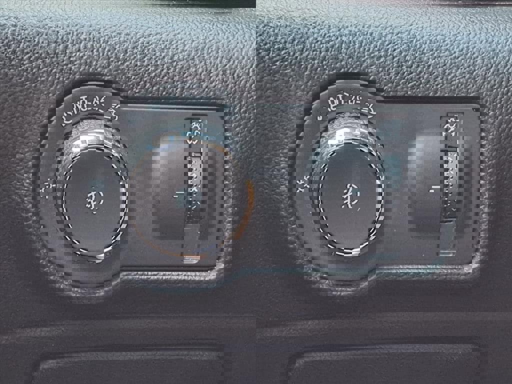 Used 2012 Buick Verano Leather FWD image 16