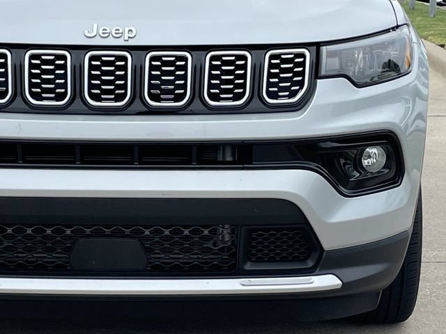 Used 2025 Jeep Compass Limited AWD/4WD image 9
