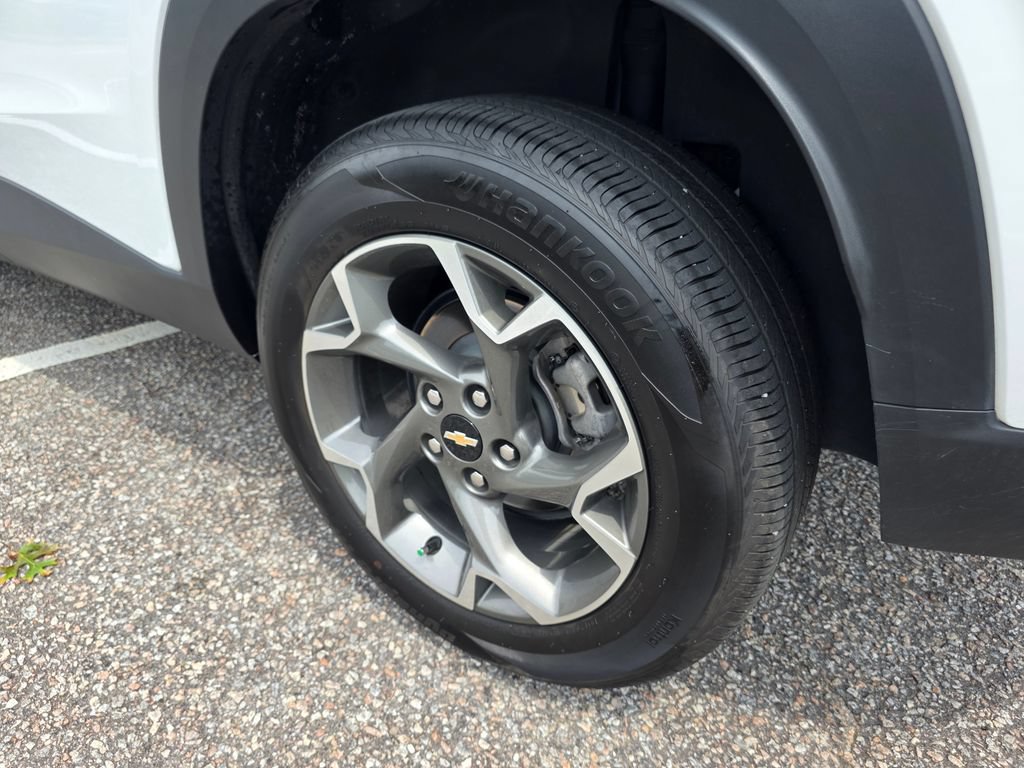 Used 2025 Chevrolet Trax LT FWD image 29