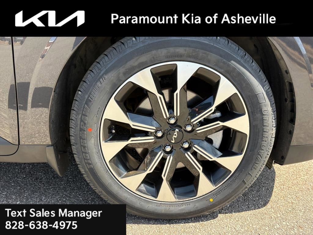 Certified 2023 Kia Carnival EX image 30