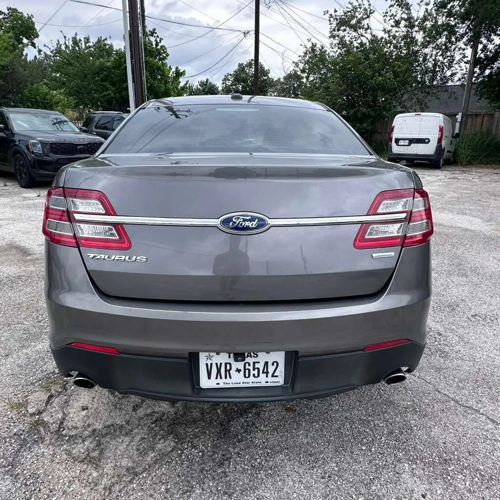 Used 2014 Ford Taurus SE FWD image 8