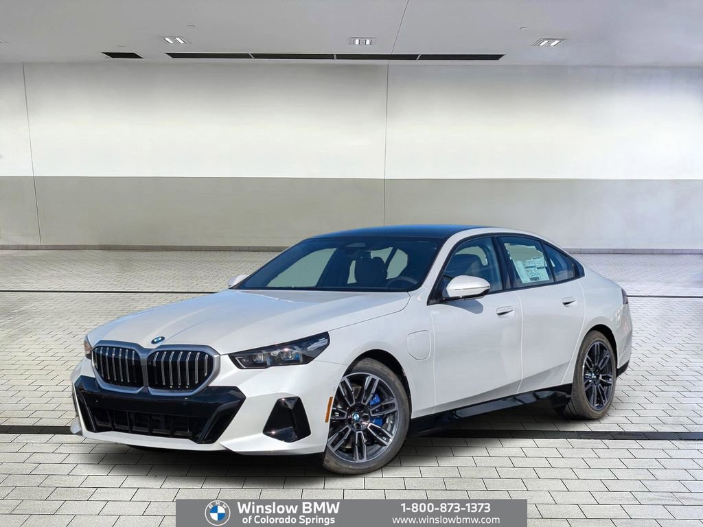 New 2026 BMW 550e xDrive w/ Premium Package image 1