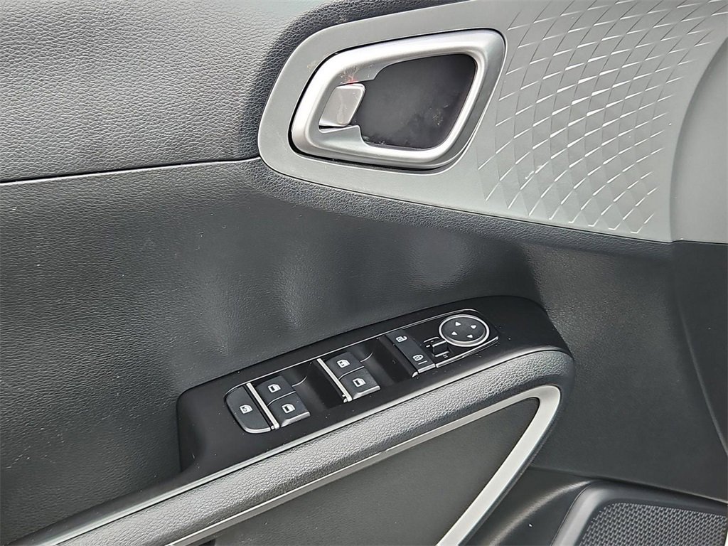 Used 2024 Kia Soul LX w/ Option Group 015 image 11