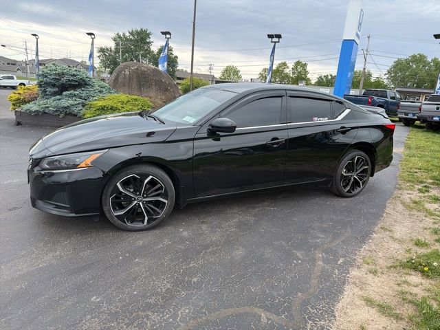 Used 2024 Nissan Altima 2.5 SR w/ SR Premium Package AWD/4WD image 4