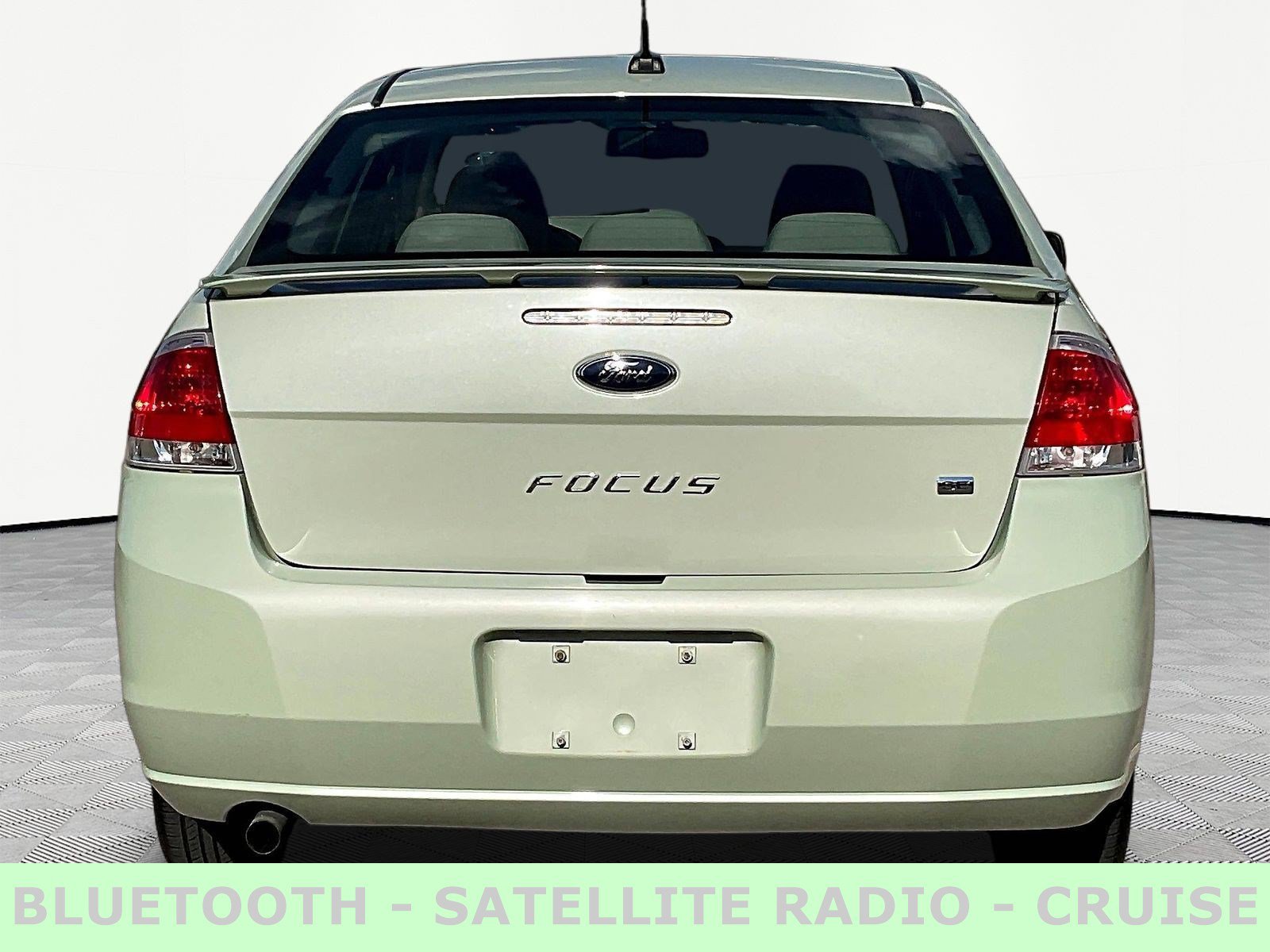 Used 2010 Ford Focus SE FWD image 5