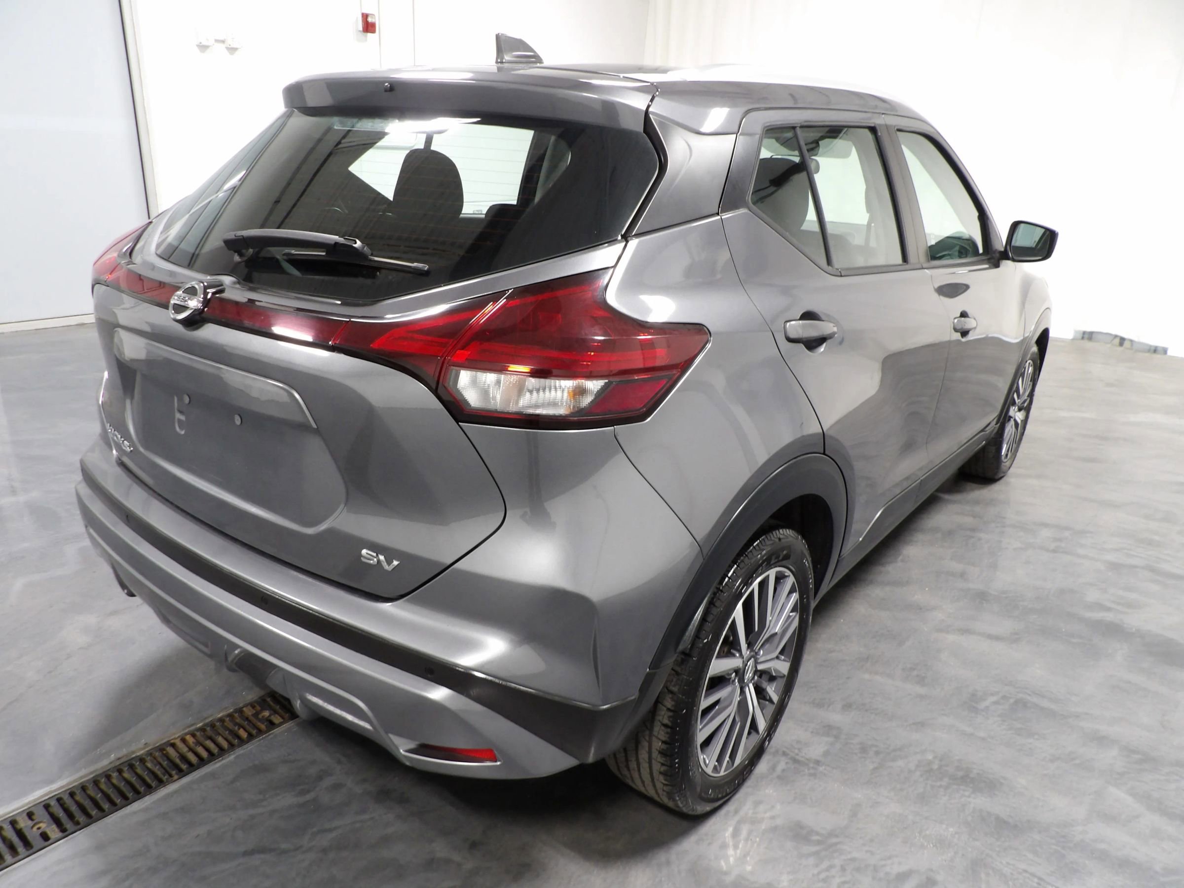 Used 2021 Nissan Kicks SV image 4