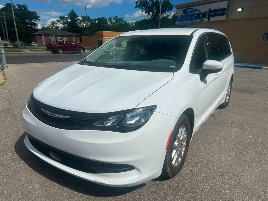 Used 2023 Chrysler Voyager LX FWD image 13