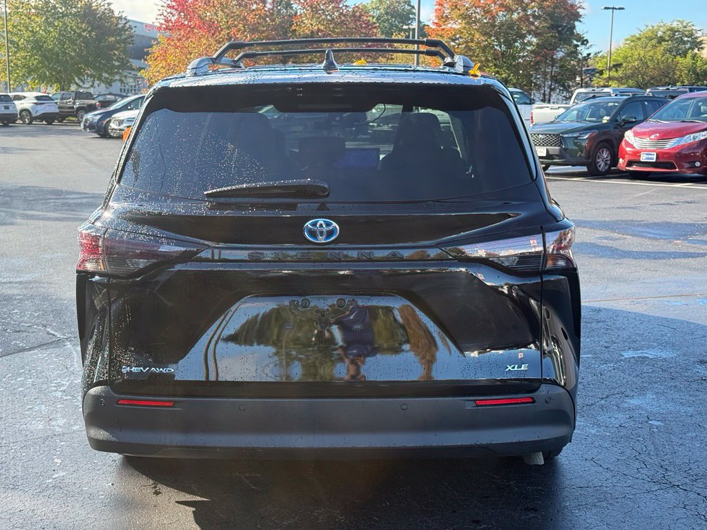 Used 2025 Toyota Sienna XLE w/ XLE Plus Package AWD/4WD image 5